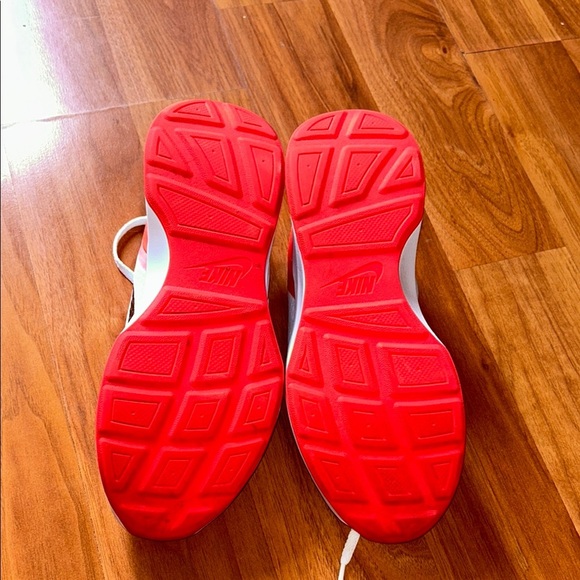 Nike White and Red Sneakers Lightweight Breathable Design - Picture 9 of 12
